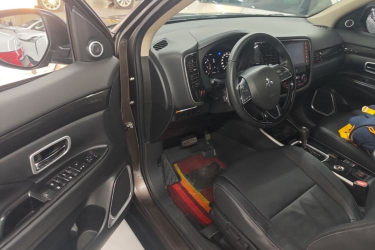 Used Mitsubishi Outlander 2018 2.4L 4x4 Elite Edition 5 Seats Driver Seat