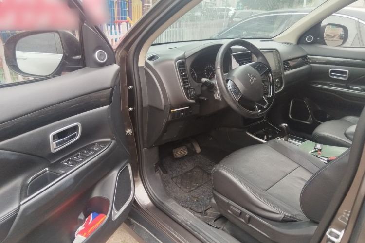 Used Mitsubishi Outlander 2018 2.4L 4x4 Luxury Edition 7-Seater Driver Seat