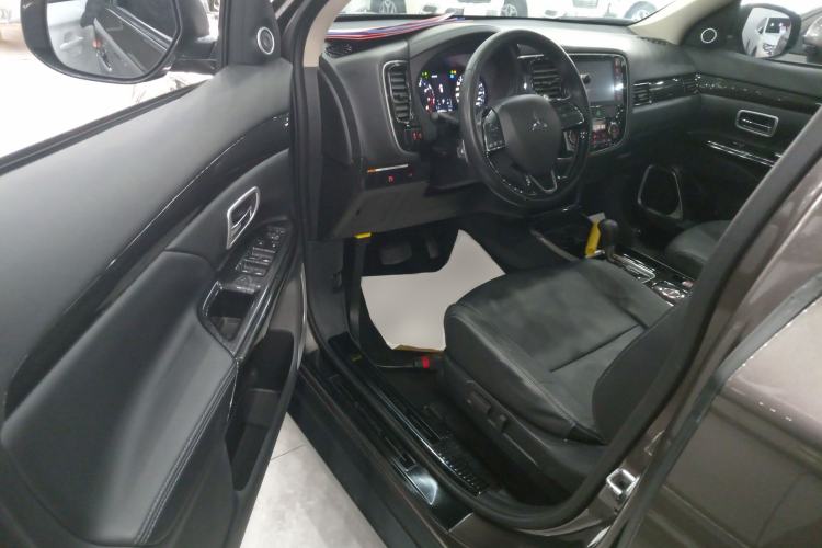 Used Mitsubishi Outlander 2018 2.4L 4x4 Elite Edition 5 Seats Driver Seat