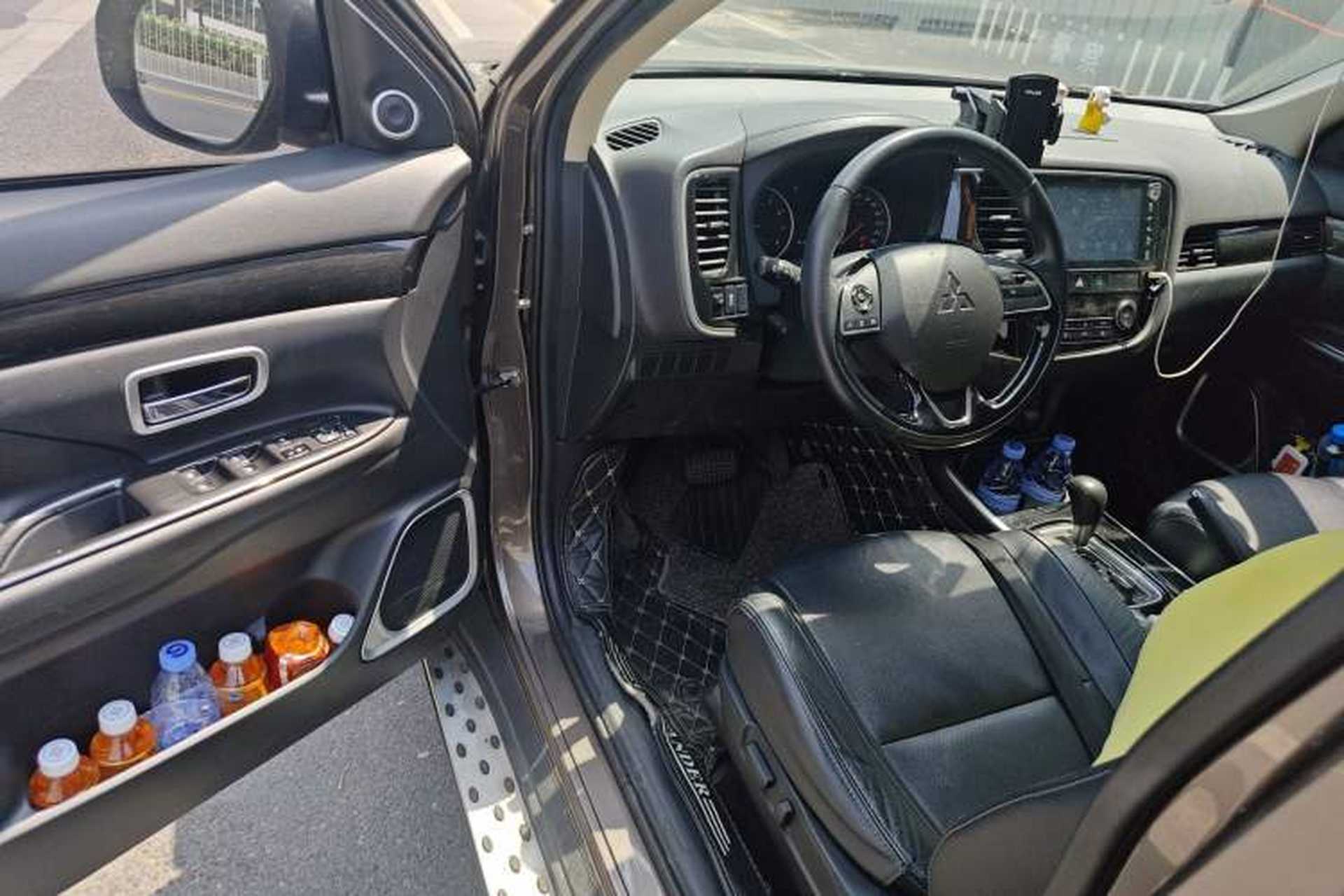 Used Mitsubishi Outlander 2018 2.0L Two-Wheel Drive Glory Edition 5 Seats Driver Seat