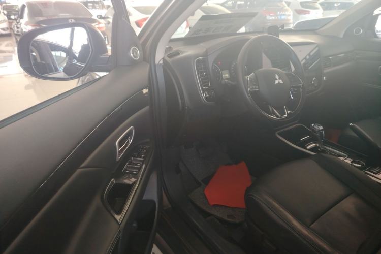Used Mitsubishi Outlander 2018 2.0L Two-Wheel Drive Glory Edition 5 Seats Driver Seat
