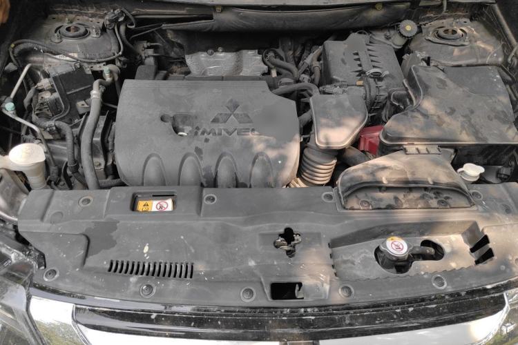 Used Mitsubishi Outlander  Engine Bay