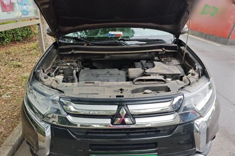Used Mitsubishi Outlander 2018 2.4L 4x4 Elite Edition 5 Seats Engine Bay