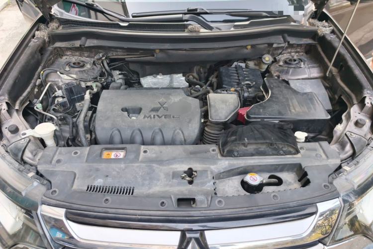 Used Mitsubishi Outlander 2018 2.0L Two-Wheel Drive Glory Edition 5 Seats Engine Bay