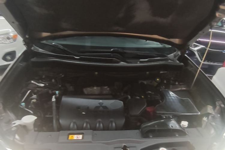 Used Mitsubishi Outlander 2018 2.4L 4x4 Elite Edition 5 Seats Engine Bay