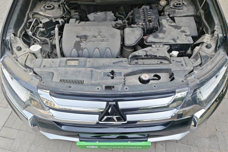 Used Mitsubishi Outlander 2018 2.4L 4x4 Elite Edition 5 Seats Engine Bay