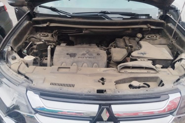 Used Mitsubishi Outlander 2018 2.4L 4x4 Luxury Edition 7-Seater Engine Bay