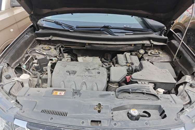 Used Mitsubishi Outlander 2018 2.4L 4x4 Luxury Edition 7-Seater Engine Bay