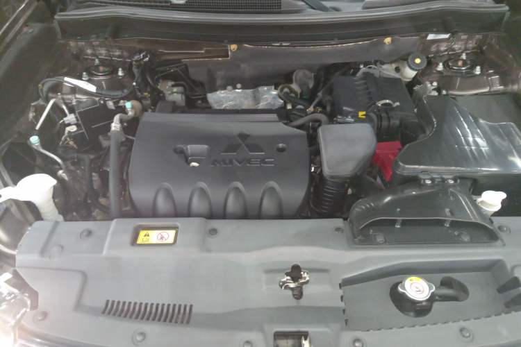 Used Mitsubishi Outlander 2018 2.4L 4x4 Elite Edition 5 Seats Engine Bay