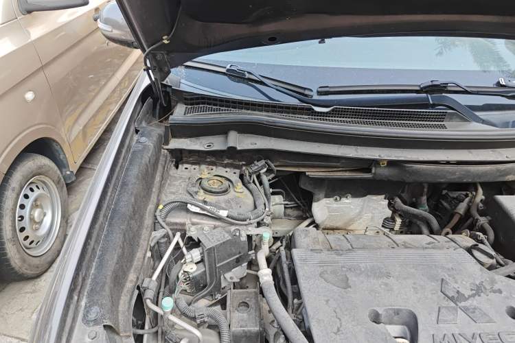 Used Mitsubishi Outlander 2018 2.4L 4x4 Luxury Edition 7-Seater Engine Bay Right