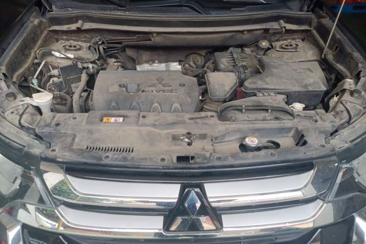 Used Mitsubishi Outlander 2018 2.4L 4x4 Elite Edition 5 Seats Engine Bay