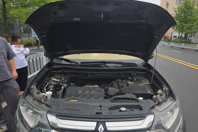 Used Mitsubishi Outlander 2018 2.4L 4x4 Prestige Edition 7 Seats Engine Bay