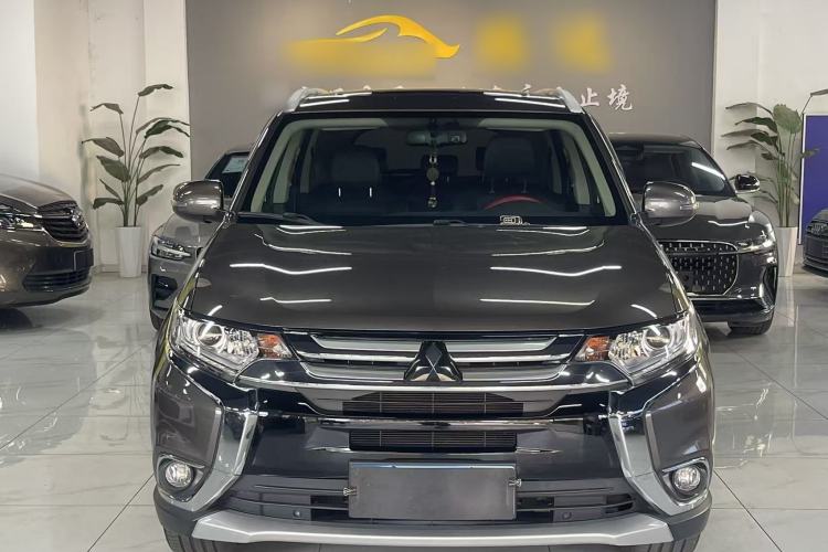 Used Mitsubishi Outlander 2018 2.0L Two-Wheel Drive Glory Edition 5 Seats Exterior 1