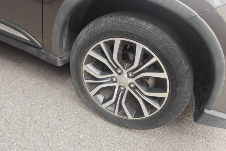 Used Mitsubishi Outlander 2018 2.4L 4x4 Luxury Edition 7-Seater Exterior 1