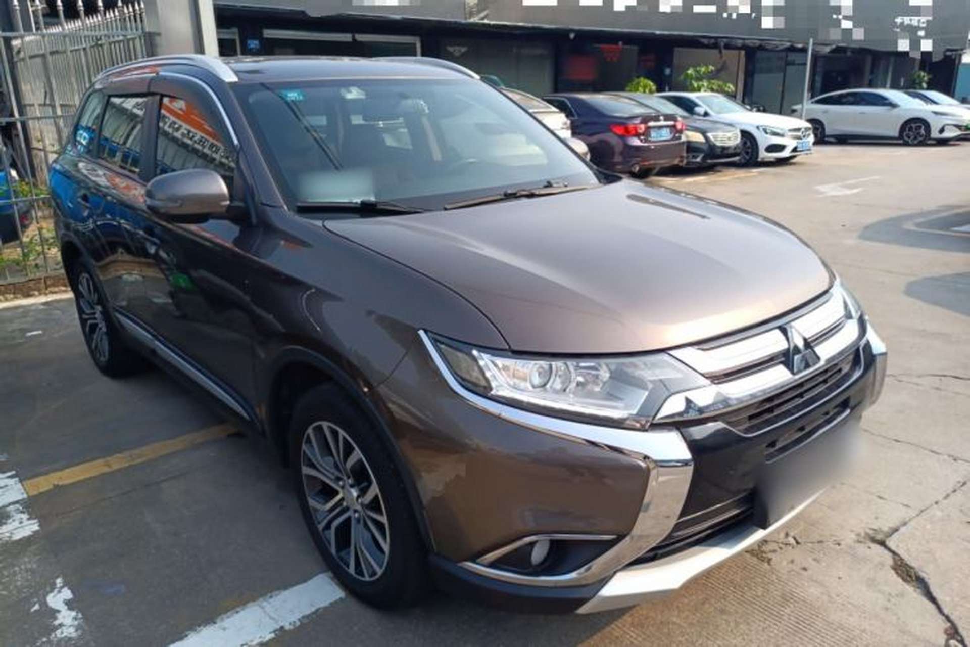 Used Mitsubishi Outlander 2018 2.0L Two-Wheel-Drive Jiale Edition 7-Seater Exterior 1