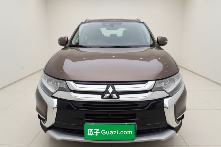 Used Mitsubishi Outlander 2018 2.4L 4x4 Luxury Edition 7-Seater Exterior 1