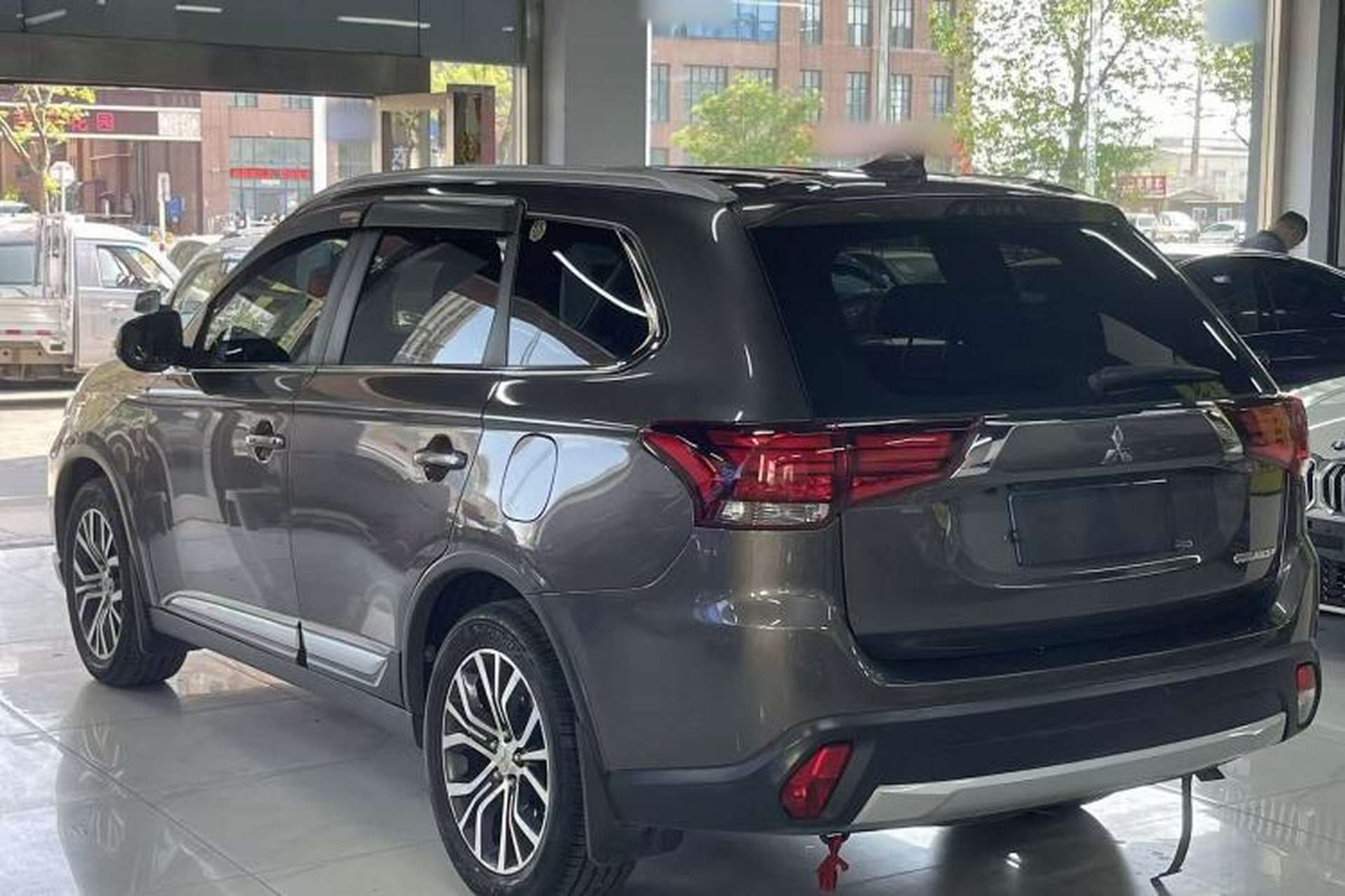 Used Mitsubishi Outlander 2018 2.0L Two-Wheel Drive Glory Edition 5 Seats Exterior 3