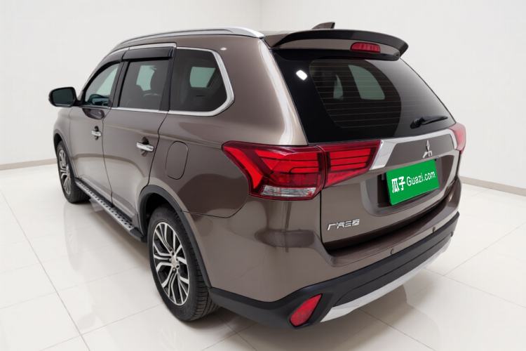 Used Mitsubishi Outlander 2018 2.4L 4x4 Prestige Edition 7 Seats Exterior 3