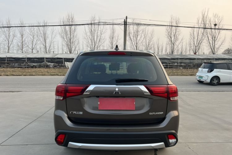 Used Mitsubishi Outlander 2018 2.0L Two-Wheel Drive Glory Edition 5 Seats Exterior 4
