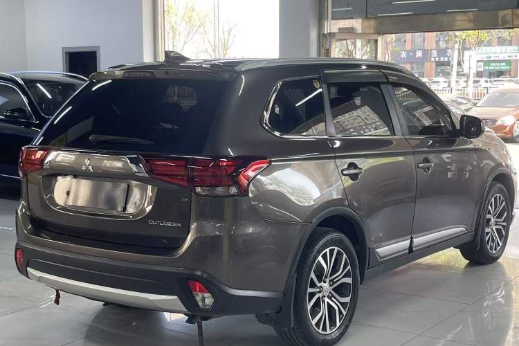 Used Mitsubishi Outlander 2018 2.0L Two-Wheel Drive Glory Edition 5 Seats Exterior 5