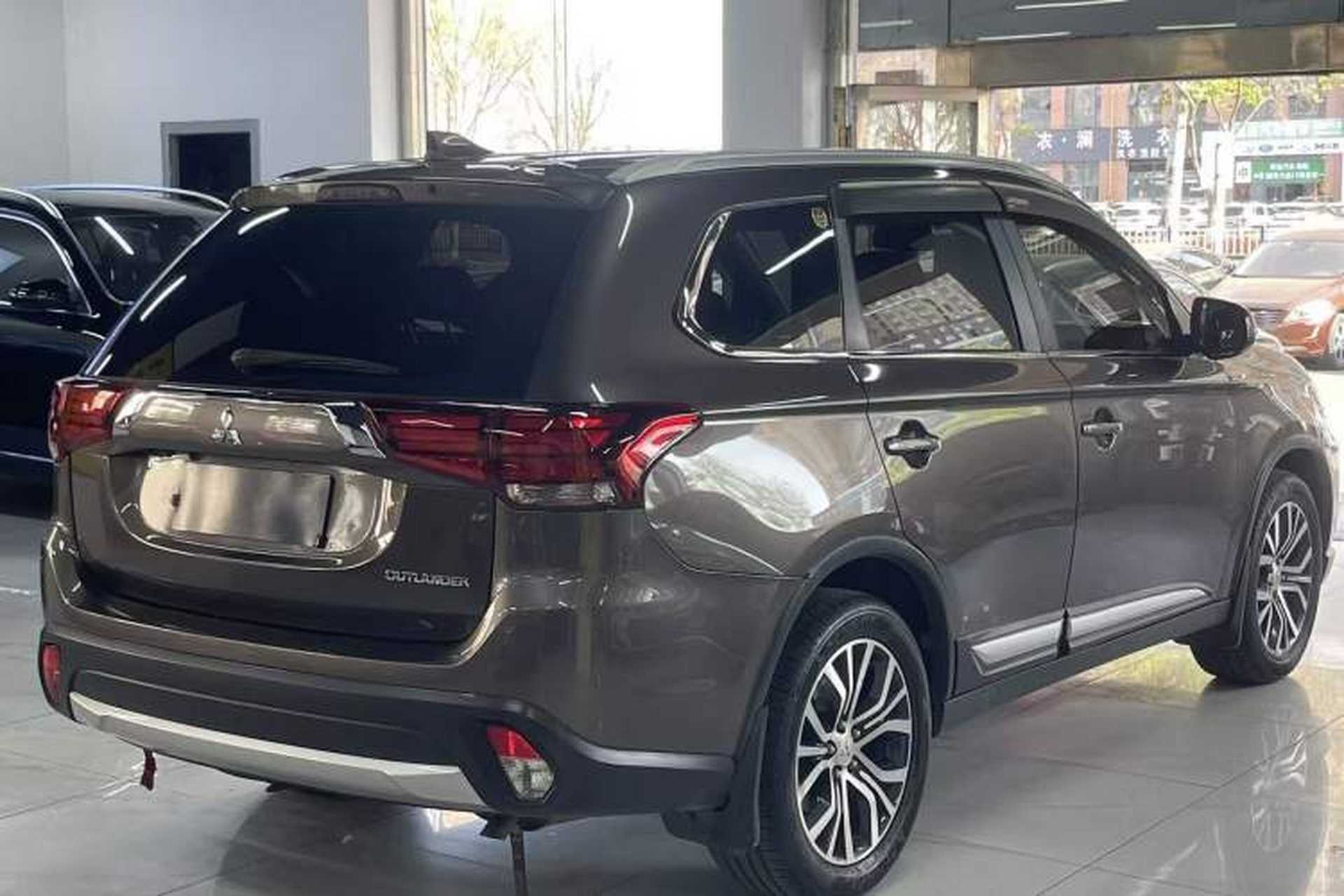 Used Mitsubishi Outlander 2018 2.0L Two-Wheel Drive Glory Edition 5 Seats Exterior 5