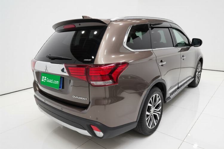 Used Mitsubishi Outlander 2018 2.4L 4x4 Prestige Edition 7 Seats Exterior 5