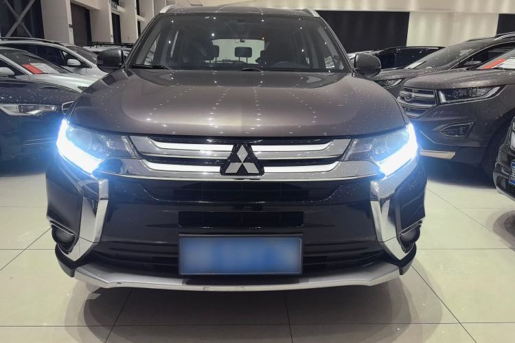 Used Mitsubishi Outlander 2018 2.0L Two-Wheel Drive Glory Edition 5 Seats Exterior 5