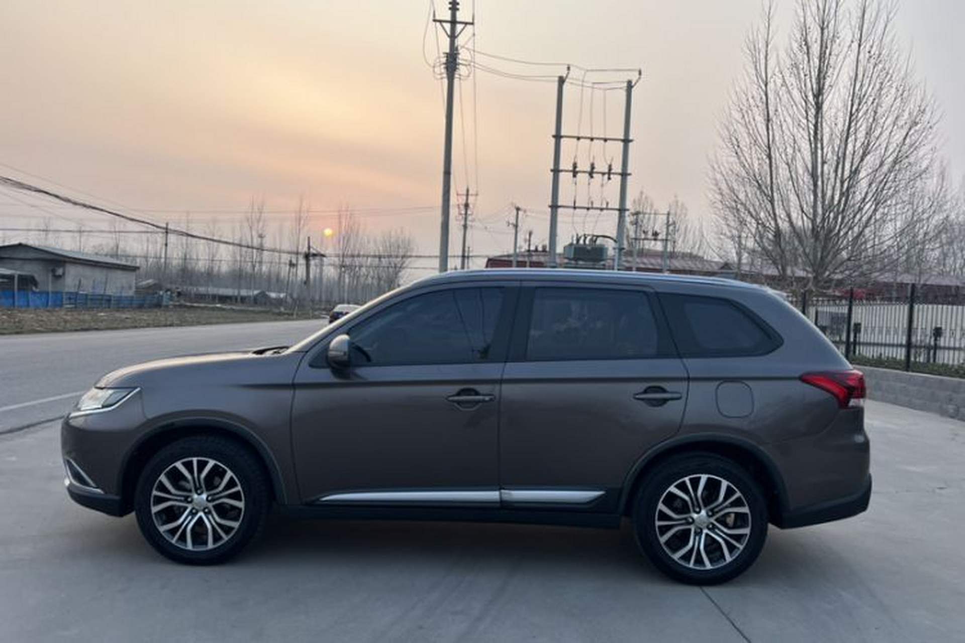 Used Mitsubishi Outlander 2018 2.0L Two-Wheel Drive Glory Edition 5 Seats Exterior 6