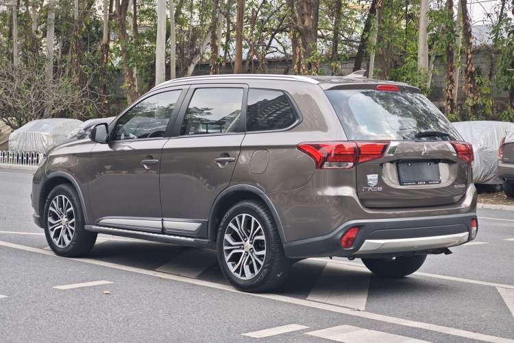 Used Mitsubishi Outlander 2018 2.0L Two-Wheel Drive Glory Edition 5 Seats Exterior 6