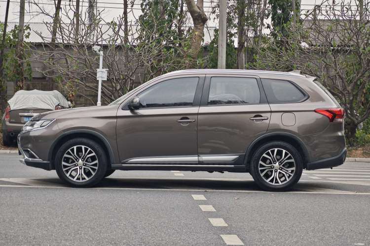 Used Mitsubishi Outlander 2018 2.0L Two-Wheel Drive Glory Edition 5 Seats Exterior 7