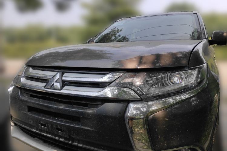 Used Mitsubishi Outlander  Front