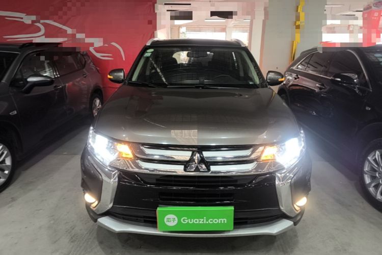 Used Mitsubishi Outlander 2018 2.0L Two-Wheel-Drive Jiale Edition 7-Seater Front