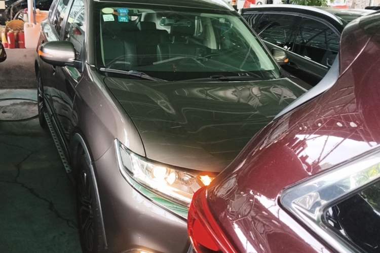 Used Mitsubishi Outlander 2018 2.0L Two-Wheel Drive Glory Edition 5 Seats Front