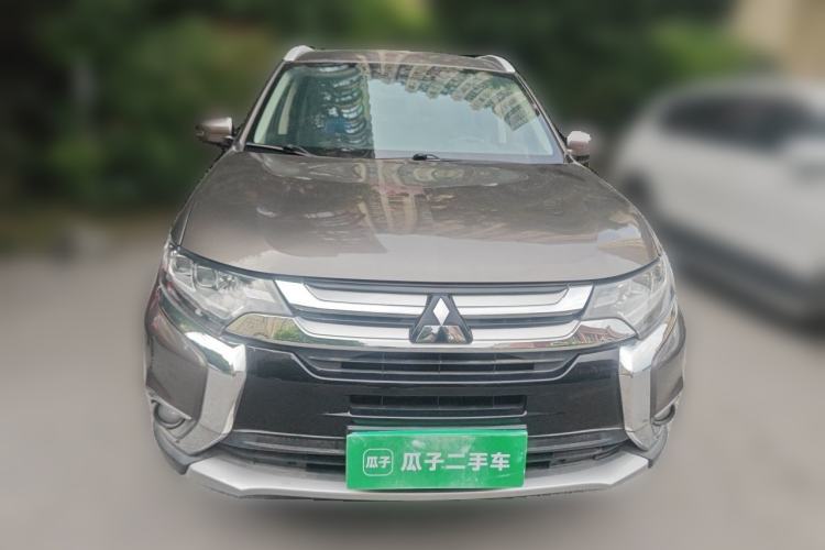 Used Mitsubishi Outlander 2018 2.4L 4x4 Luxury Edition 7-Seater Front