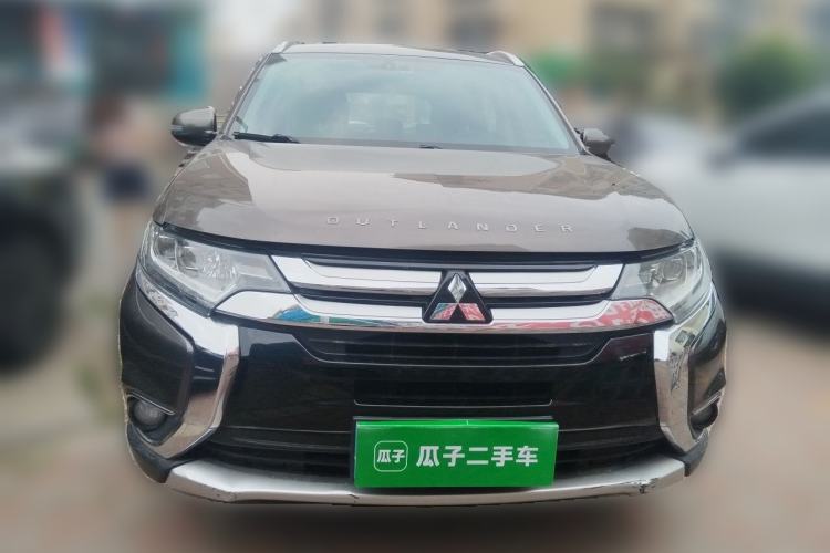 Used Mitsubishi Outlander 2018 2.4L 4x4 Luxury Edition 7-Seater Front