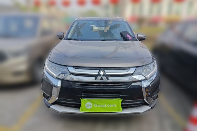 Used Mitsubishi Outlander 2018 2.4L 4x4 Luxury Edition 7-Seater Front