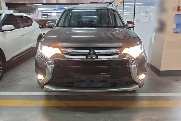 Used Mitsubishi Outlander 2018 2.0L Two-Wheel-Drive Jiale Edition 7-Seater Front