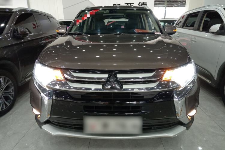 Used Mitsubishi Outlander 2018 2.4L 4x4 Elite Edition 5 Seats Front