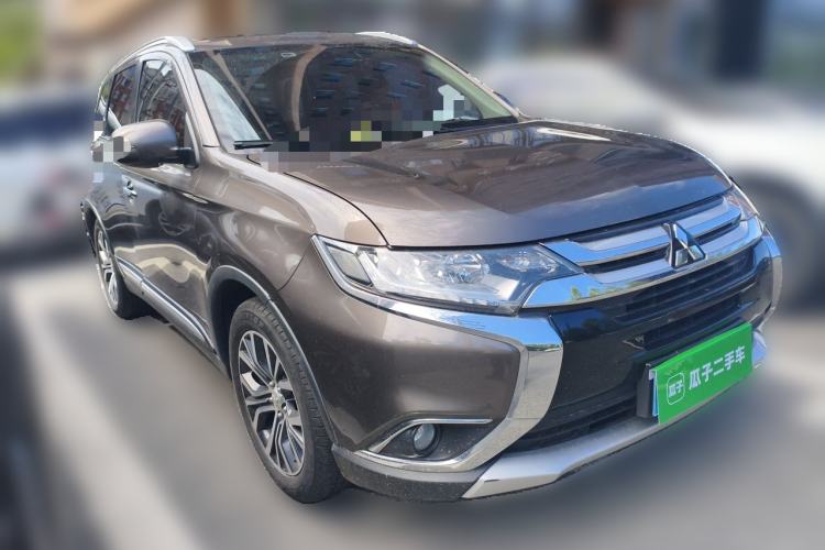 Used Mitsubishi Outlander 2018 2.4L 4x4 Elite Edition 5 Seats Front Right 45 Deg