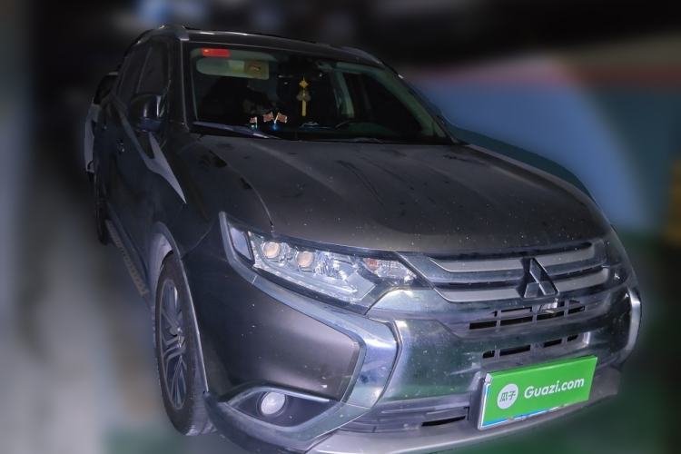 Used Mitsubishi Outlander 2018 2.4L 4x4 Elite Edition 5 Seats Front Right 45 Deg