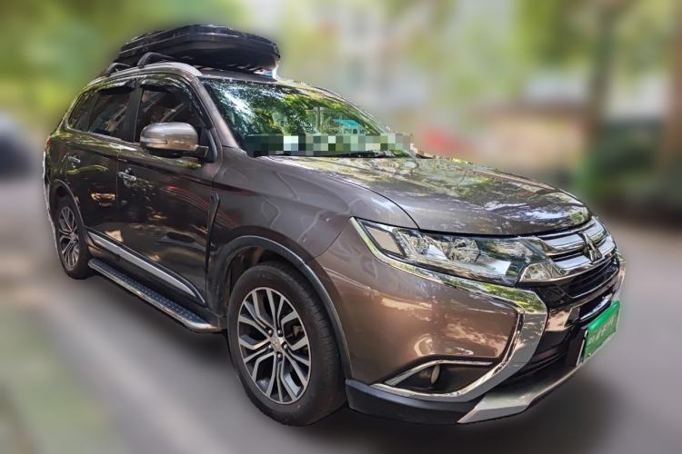 Used Mitsubishi Outlander 2018 2.4L 4x4 Elite Edition 5 Seats Front Right 45 Deg