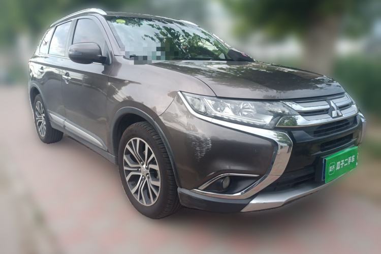 Used Mitsubishi Outlander 2018 2.4L 4x4 Elite Edition 5 Seats Front Right 45 Deg