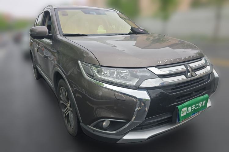 Used Mitsubishi Outlander 2018 2.4L 4x4 Prestige Edition 7 Seats Front Right 45 Deg