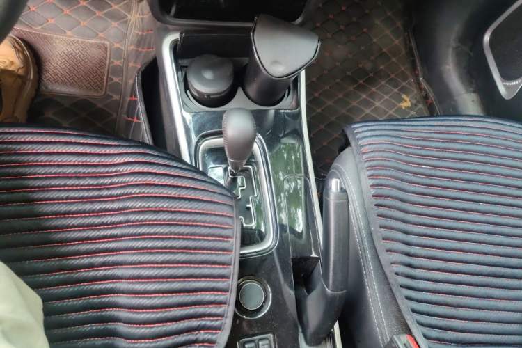 Used Mitsubishi Outlander 2018 2.0L Two-Wheel Drive Glory Edition 5 Seats Gear Lever