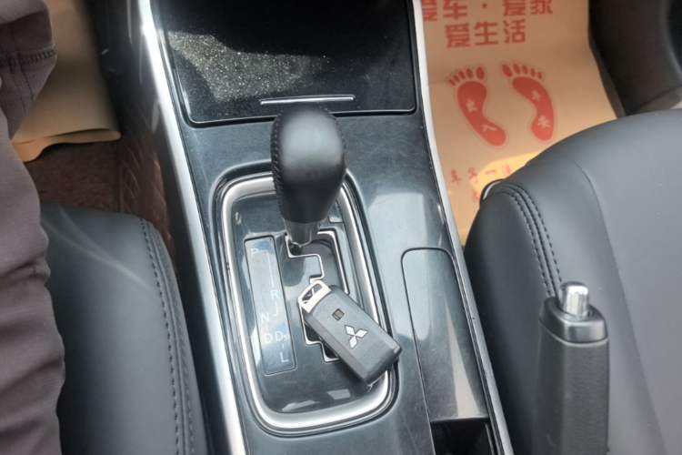 Used Mitsubishi Outlander 2018 2.0L Two-Wheel Drive Glory Edition 5 Seats Gear Lever