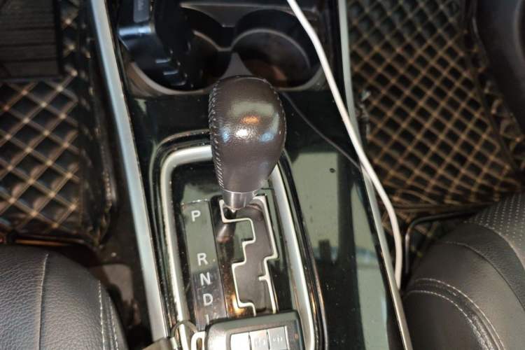 Used Mitsubishi Outlander 2018 2.4L 4x4 Elite Edition 5 Seats Gear Lever