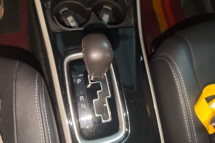 Used Mitsubishi Outlander 2018 2.4L 4x4 Elite Edition 5 Seats Gear Lever