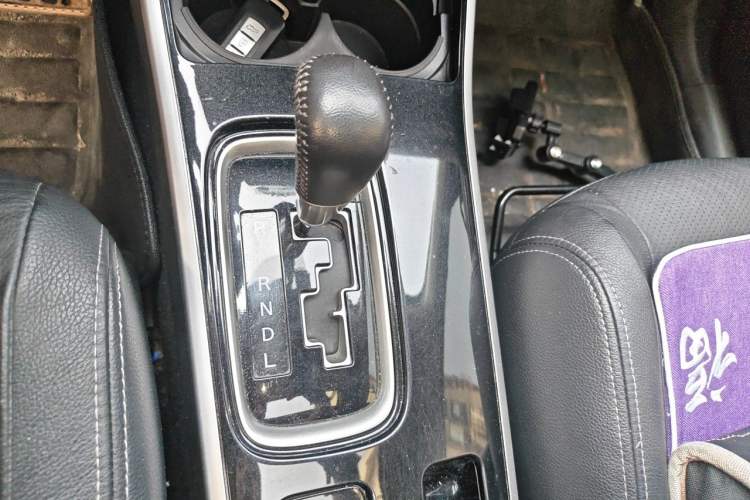 Used Mitsubishi Outlander 2018 2.4L 4x4 Elite Edition 5 Seats Gear Lever