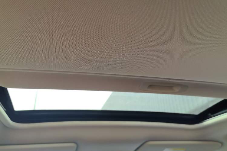 Used Mitsubishi Outlander 2018 2.0L Two-Wheel Drive Glory Edition 5 Seats Headliner