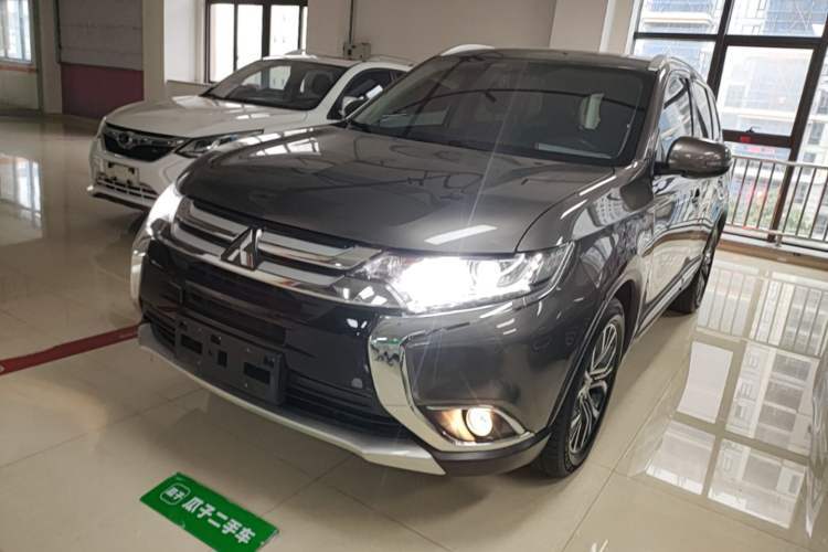 Used Mitsubishi Outlander 2018 2.0L Two-Wheel Drive Glory Edition 5 Seats Guazi used car, China used car export, Used car for sale, Used Mitsubishi cars, Cheapest cars for sale